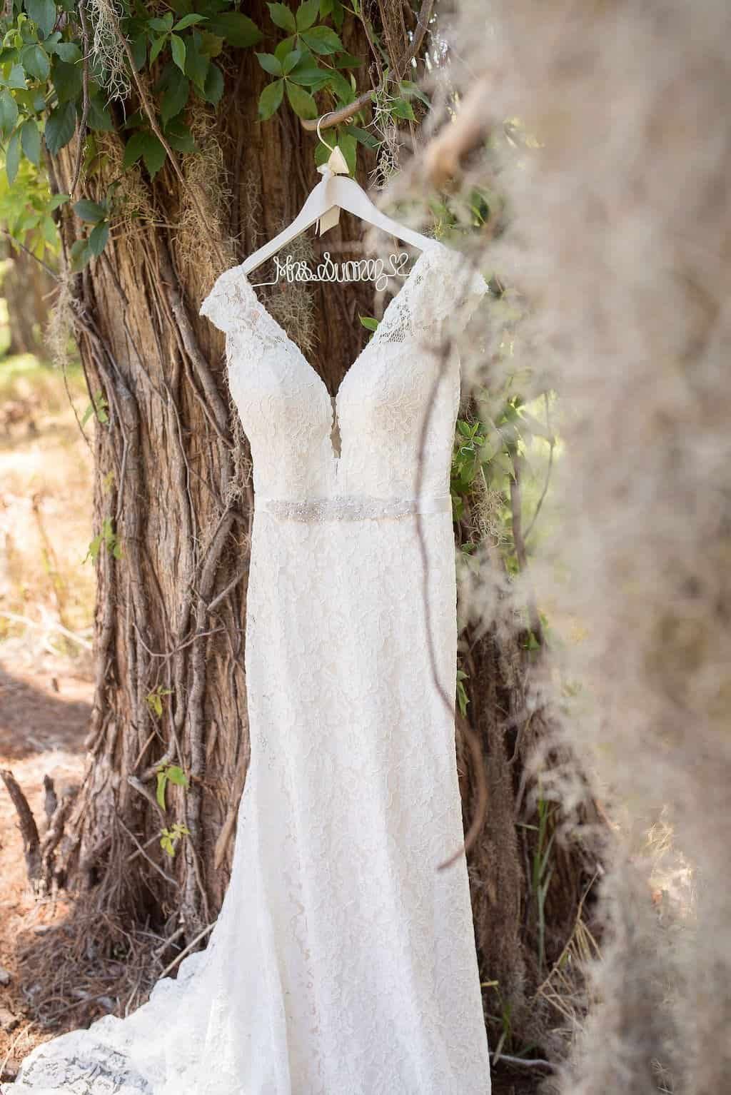 Outdoor Southern Rustic Inspired Palm Harbor Wedding | Innisbrook Golf & Spa Resort