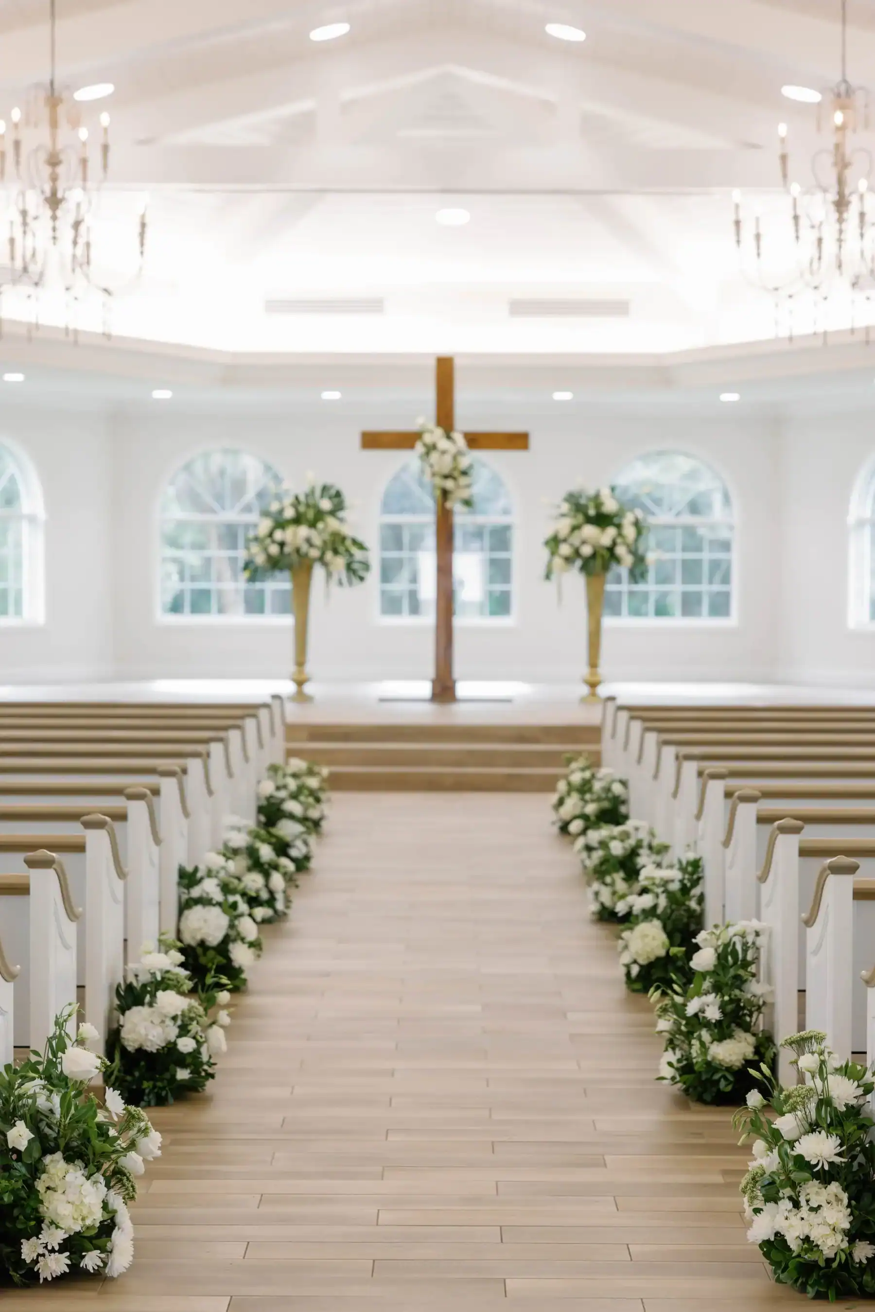 Romantic White and Gold Downtown Tampa Wedding | JW Marriott Water Street
