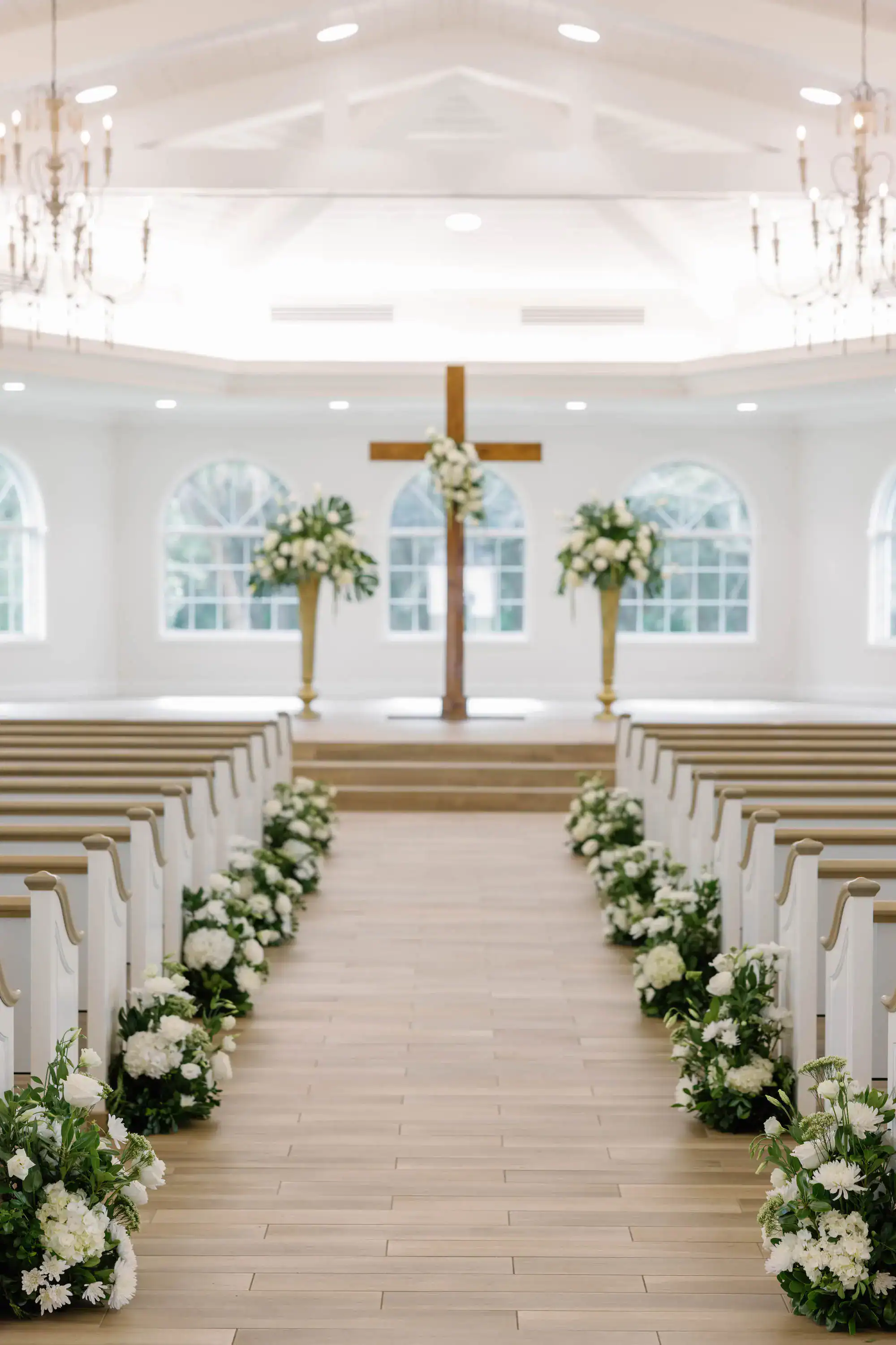 Romantic White and Gold Downtown Tampa Wedding | JW Marriott Water Street