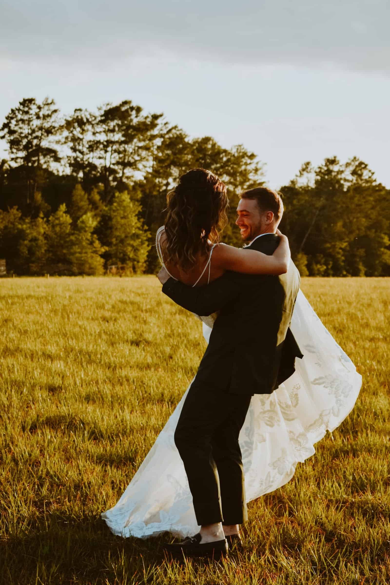 Romantic First Dance on the Lawns of Prim Acres with Live Musician at Sunset
