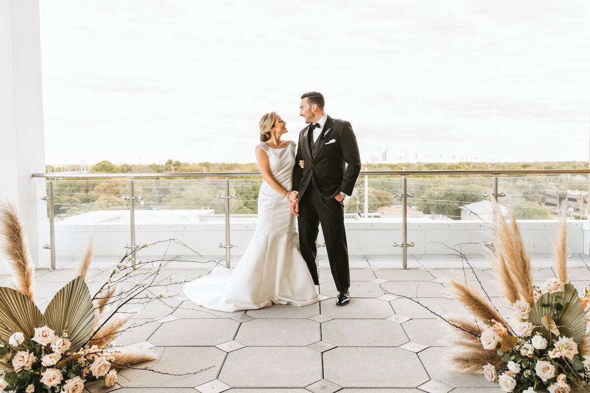 Rooftop Ceremony Altar with Dried Palms, Peach Garden Roses, Gold Foliage, and City Views